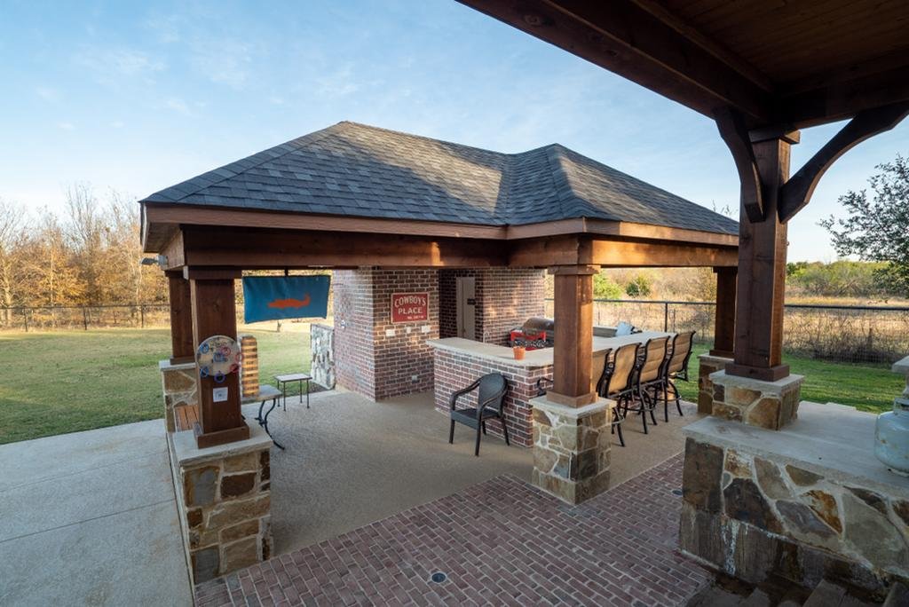 Outdoor kitchen grill
